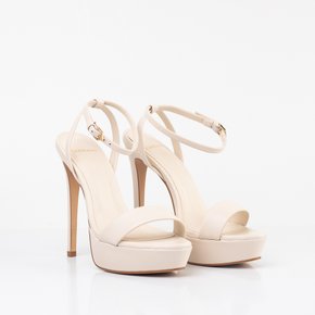 Sandália Carrano Meia Pata Salto Fino Off White